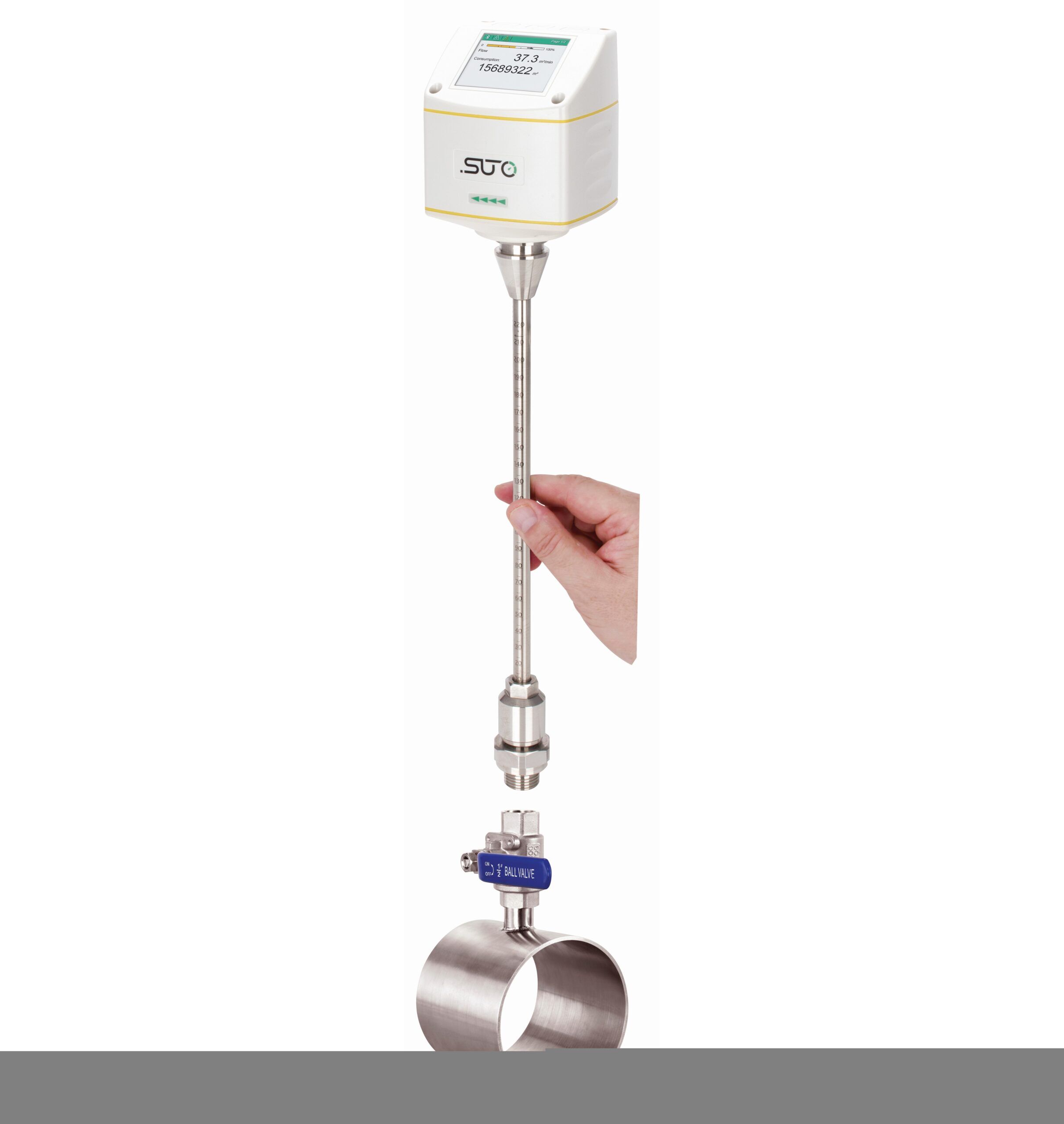 Hand som håller en suto industriell fuktmätare med en lång sensor och fäst metallsond på en vit bakgrund.